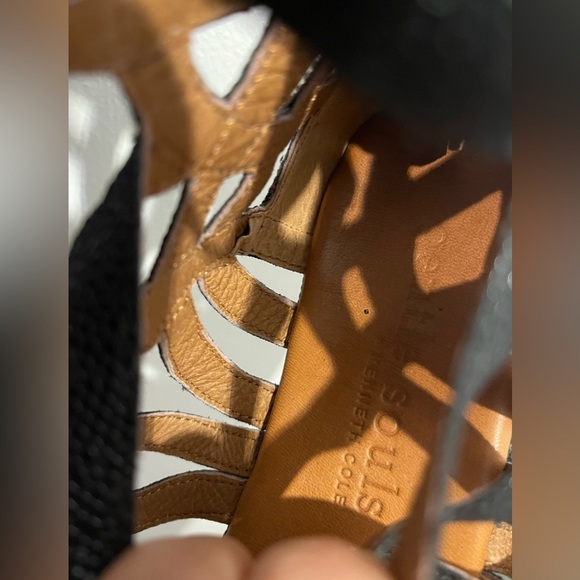 Gentle Soles by Kenneth Cole Gladiators 8.5 Like New - Picture 3 of 4